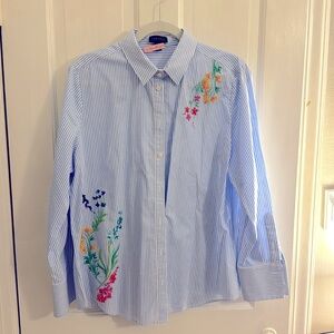 Women’s button down from the Carlisle Collection. Size 16